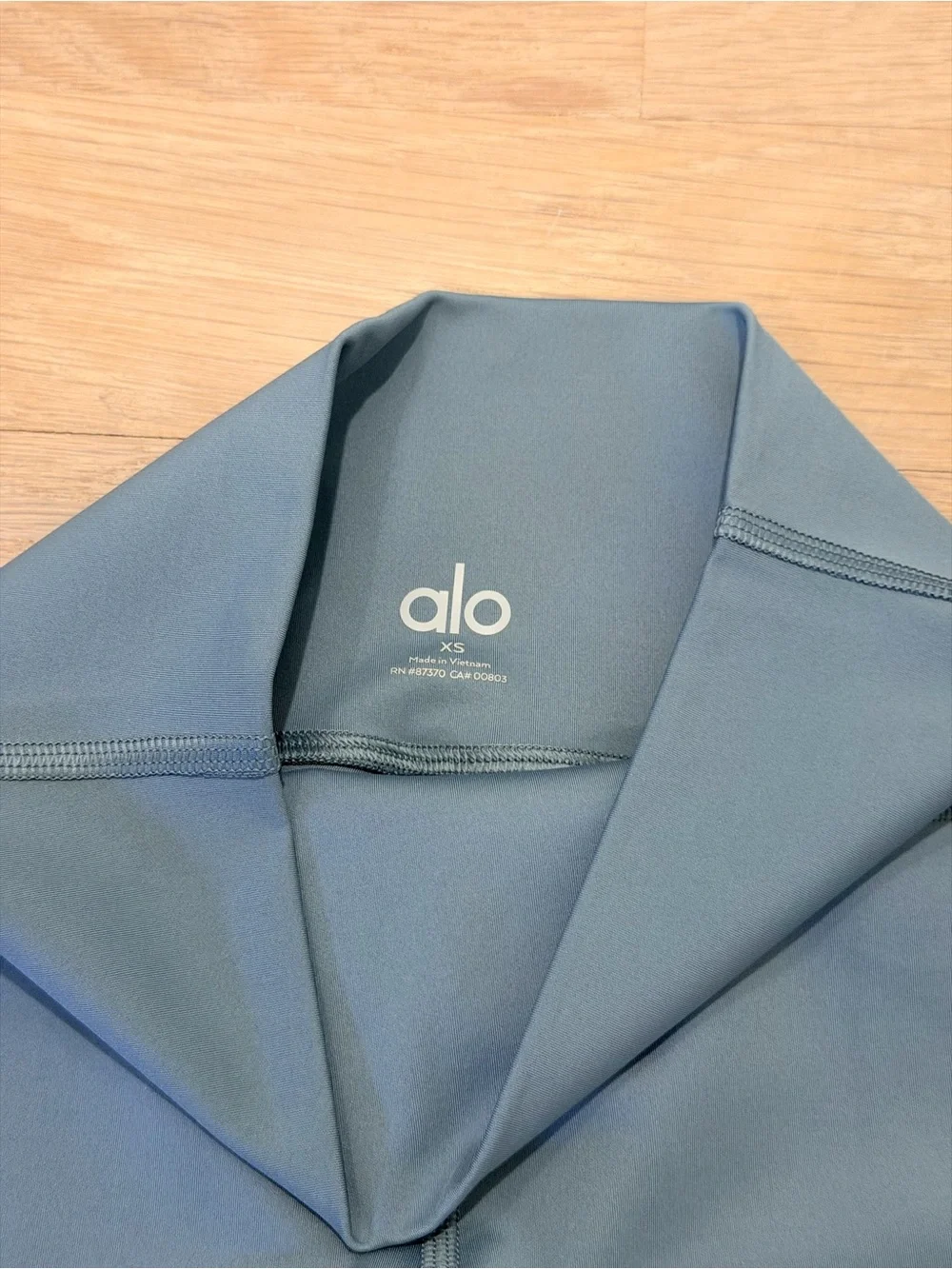 Alo (NWT) 7/8 Airlift Leggings in Cosmic Grey